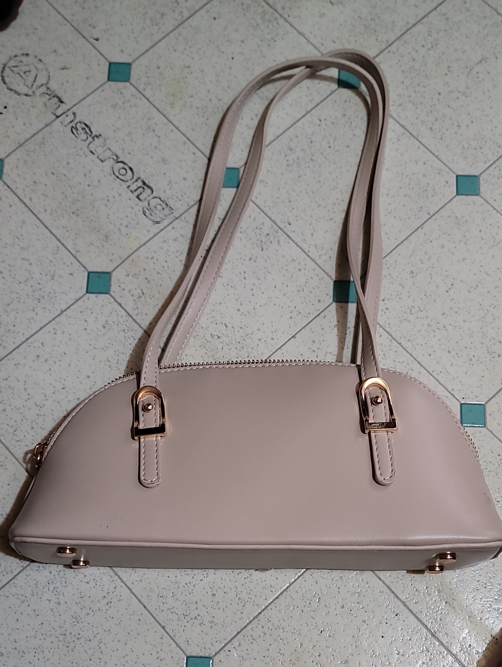 Elegant Women's Shoulder Bag In Tan
